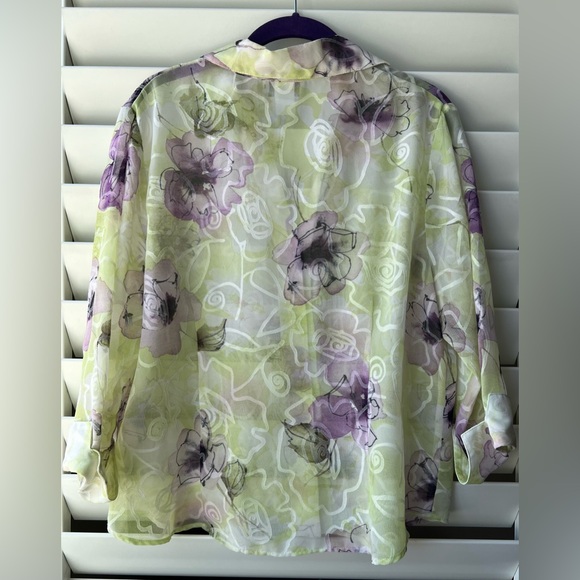 C. B. Collections - XL Petite- 3/4 length Sleeve Green/Purple Shear Top - Picture 6 of 6